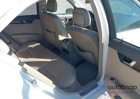 2011 Mercedes-Benz C 300 Luxury/Sport из США, поврежденный, VIN WDDGF5EB1BA468679